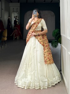 Festival Wear Plain Crush con encaje Trabajo Lehenga Choli Mujer Fabricante de moda de Surat - Product Image 4