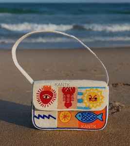 กระเป๋าถือสะพายไหล่ประดับลูกปัดธีมชายหาดฤดูร้อนสุดหรู  ปักลายปลา ปู และพระอาทิตย์ด้วยลูกปัดสีขาว  กระเป๋าสะพายสำหรับผู้หญิงสำหรับวันหยุดพักผ่อน - Product Image 1