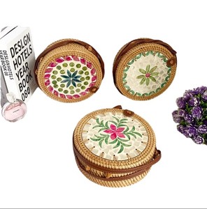 Artex Dong Thap Bolso Redondo de Ratán con Diseño Floral Pintado a Mano Tradicional y Elegante - Product Image 1