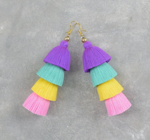Pendientes Largos Hechos a Mano con Borlas y Flecos Mágicos - Dorados - Product Image 1