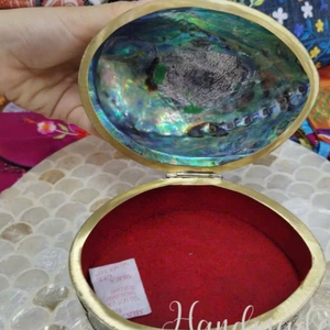 Luxury Nacre Jewelry Box Handcrafted Gold plated Shell Box Organic art Exquisite detail Traditional inlay Gift for her Opulent - Product Image 2