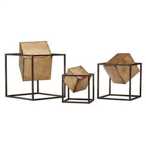 Fabricant de sculpture en métal de décoration intérieure personnalisée Décoration de table design fantaisie sculpture en aluminium vente en gros - Product Image 1