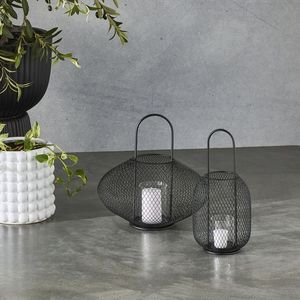 Linterna de Hierro Ligera Fácil de Colgar en Interiores que Ofrece un Brillo Cálido y Suave con un Estilo Elegante y Atractivo - Product Image 1