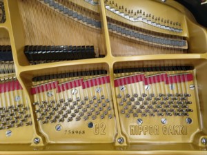 Piano de cola Yamaha G2 de alto rendimiento con diseño clásico para escenario y estudio, con un rico tono acústico 758968 - Product Image 6