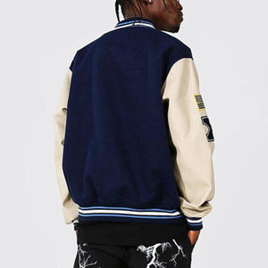 Chaquetas universitarias de lana personalizadas para hombre estilo callejero con capucha y cuello levantado al por mayor con parches personalizados de chenilla Letterman - Product Image 3