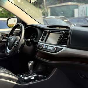 Toyota Highlander Le 8 d'occasion 2017 - Product Image 6