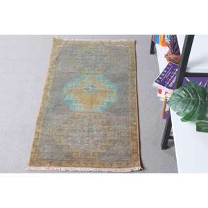 Tapis turc vintage 1,7x3 pieds, tapis en laine à bordures grises - Product Image 4