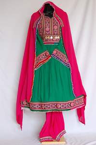 Nouveautés Kuchi Robes Belles Robes de Soie Afghani pour les Occasions Spéciales Vente en Gros - Product Image 3