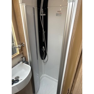 Auto-Trail Tracker EKS Autocaravana de Alta Tecnología con Conducción Autónoma - Product Image 3