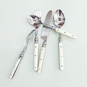 Juego de Cubiertos de Acero Inoxidable Forjado con Mango de Hueso Natural, Pulido a Mano con Acabado Plateado Brillante - Product Image 2