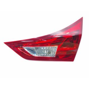 STOP ARRIÈRE DROIT INTEGRÉ À LA PORTE TOYOTA Auris Series (E180) 1ND-TV (12>18) - Product Image 1