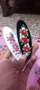 Épingles à cheveux florales brodées à la main personnalisées revente et vente en gros d'accessoires pour cheveux pour magasins pour cadeaux - Product Image 3