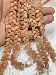 หินมูนสโตนพีชธรรมชาติ AAA ทรงหยดน้ำเจียระไนแบบบริโอเลต ร้อยเป็นเส้น 8 นิ้ว ขนาดประมาณ 6x9 มม. - Product Image 5