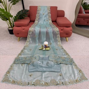 Elegante Sari de Diseñador con Bordado Pesado de Hilos y Lentejuelas Incluye Blusa Sin Coser a Juego - Product Image 5