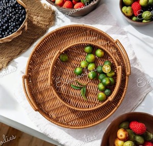 Plateau en osier fait main scandinave créatif en rotin Design unique Stockage de collations aux fruits naturels Plateau d'étagères à thé pour la salle de bain - Product Image 2