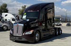 รถบรรทุกหัวลากมือสองปี 2022 รุ่น T680 แบบมีห้องนอนหลังคาสูง กำลัง 450 แรงม้า เกียร์อัตโนมัติ 12 สปีด ได้รับการรับรองความสะอาด พร้อมส่งออกทั่วโลก - Product Image 4