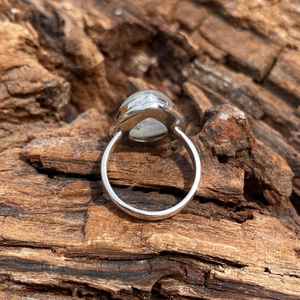 Bague en pierre de lune bleue artisanalement fabriquée en argent sterling 925, pierre de naissance de juin, bijou unique et tendance, cadeau pour femmes et hommes - Product Image 2
