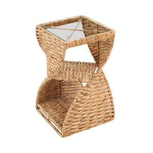 Table d'appoint en fer robuste avec tressage en rotin synthétique et dotée d'un plateau en verre pour une utilisation en intérieur - Product Image 2