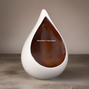 Urne funéraire en forme de larme marron blanc nouveau souvenir commémoratif adulte fournitures funéraires en gros larme conception stockage des cendres - Product Image 5