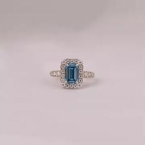 Bague de fiançailles solitaire en or massif 14KT Diamant de laboratoire taillé en émeraude bleue certifié IGI - Product Image 1