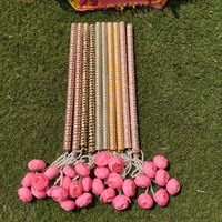 Bâtons de Dandiya avec fleur de pivoine et pompon perlé, bâtons de Raas Garba en bois, accessoires de danse folklorique gujaratienne Navratri, décoration Mehndi Haldi