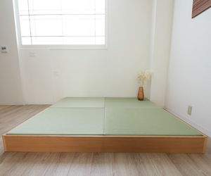 Sofá Tatami OASIS, Impermeable, de Polipropileno, Fácil de Limpiar, Diseño Moderno para el Hogar, Comedor, Sala de Estar, Dormitorio, Colores Estándar - Product Image 1