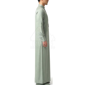Thobe classique saoudien au design épuré, décontracté, léger, respirant, en coton, à manches longues, col soigné, coupe ajustée, boutons sur le devant - Product Image 3