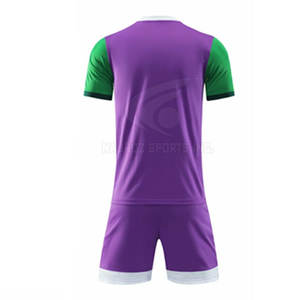 Ensemble d'uniformes de football pour hommes légers Short en jersey à séchage rapide Logo personnalisé Techniques de coupe automatisées Service OEM disponible 100% - Product Image 2