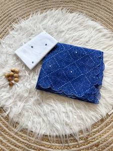 Saree en soie organza avec impression Bandhani et feuille de travail pour mariages et fêtes vêtements indiens et pakistanais - Product Image 3