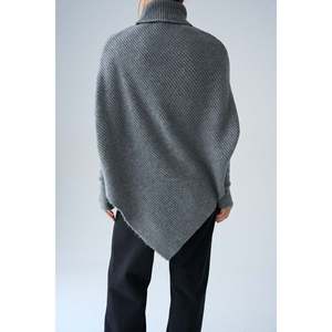 Pull en tricot à col roulé gris - Product Image 3
