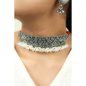 Collier ras-de-cou en argent 925 Noor Phool Pati Chitai avec perles d'eau douce et motif floral rouge Dori pour les mariages - Product Image 3