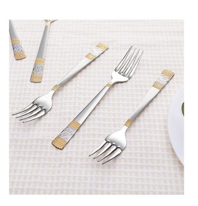 Ensemble de couverts en acier inoxydable Royal Fancy de la plus haute qualité du meilleur exportateur en Inde pour les fêtes de mariage, les restaurants et les hôtels - Product Image 1