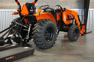 OFERTA DE FÁBRICA: Tractor Agrícola Shibaura Bad Boy 4025H y Bad Boy 4035 de 70HP 4WD con Caja de Cambios y Bomba Disponible para la Venta - Product Image 3