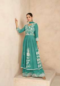 Último traje de diseñador Excelente calidad Alta demanda Heavy Reyon Kurti Pant & Dupatta con bordado Trabajo Mujer Moda - Product Image 2