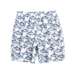 Pantalones cortos básicos de malla para fitness, pantalones cortos estampados de playa personalizados con logotipo para hombres cómodos, pantalones cortos de malla de sublimación con cintura elástica - Product Image 3