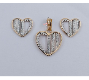 Pendentif en or véritable 18 carats pour femmes, bijoux minimalistes mais luxueux avec surface polie, design équilibré et élégance dorée intemporelle - Product Image 2