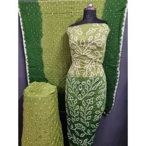 Robe longue en satin vert Bandhani, silhouette trapèze, manches longues, matière écologique, respirante, lavable, avec broderies - Product Image 1