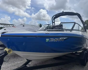 Bateau de plaisance familial SportJet propulsé, de style élégant, d'occasion, 2019, haute performance, embarcation nautique, 21 pieds avec remorque - Product Image 2