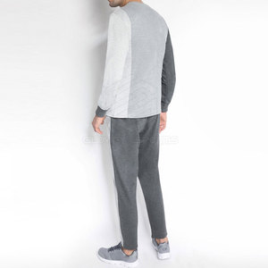 Trajes de sudor ligeros para hombre más vendidos, Material duradero transpirable, diseño de logotipo personalizable, opciones de talla grande, conjunto de estilo liso - Product Image 3
