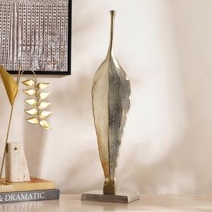 Sculpture noire élégante Design unique Accent artistique de luxe pour améliorer les intérieurs contemporains ou les espaces élégants - Product Image 5