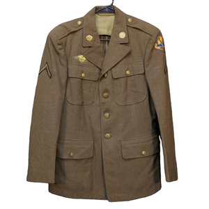 Chaqueta de Uniforme Estadounidense Antigua de la Segunda Guerra Mundial con Insignias y Botones Originales - Product Image 1