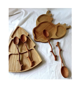 ช้อนไม้ธรรมชาติที่สง่างาม: เครื่องครัวทำด้วยมือแกะสลักอย่างประณีตในราคาโรงงานขายส่ง - Product Image 1