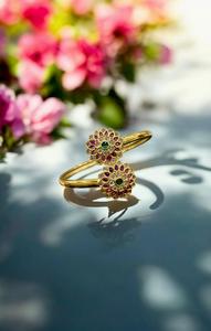 กำไลข้อมือเลียนแบบดีไซน์ลายดอกไม้ทับทิมมรกตชุบทองสไตล์ชนเผ่า - Product Image 2