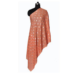 Fabricant en gros de foulards pour femmes en laine faite de petits foulards imprimés en forme de cœur pour un look décontracté disponible auprès de l'exportateur indien. - Product Image 3