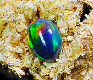 พลอยโอปอลแท้สีดำของชาวเอธิโอเปียอัญมณีโอปอลไฟกาแลคซีพลอยขัดเงาเรียบรูปไข่ทรงรีเอธิโอเปียนโอปอลทรงหลังเบี้ยสีดำ - Product Image 1