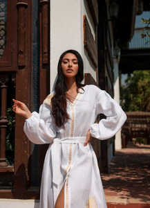 ชุดเดรสยูเครนสีเหลืองอำพันสำหรับผู้หญิงชุดเดรสแขนยาวมีสไตล์คอวีปักมือชุดเดรสยูเครนพร้อมเข็มขัดสำหรับฤดูหนาวของอินเดีย - Product Image 2