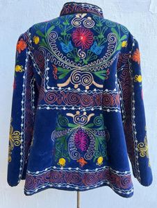 Nouvelle veste courte en velours Manteau Vêtements d'hiver Meilleure qualité Fait à la main Suzani Broderie Velours Veste d'hiver Femmes Courte Suzani - Product Image 2