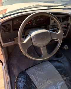 Toyota Hilux DLX DOB d'occasion de 2001, en bon état - Product Image 4