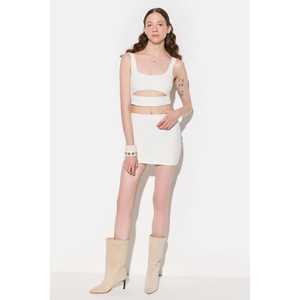 Top Corto Informal con Cuello Redondo, Logotipo Frontal y Detalle en la Cintura - Product Image 4