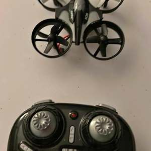 Drone Savannah GA pour débutant Quadcopter d'intérieur à résolution 4K avec télécommande à moteur sans balais pour caméra - Product Image 1